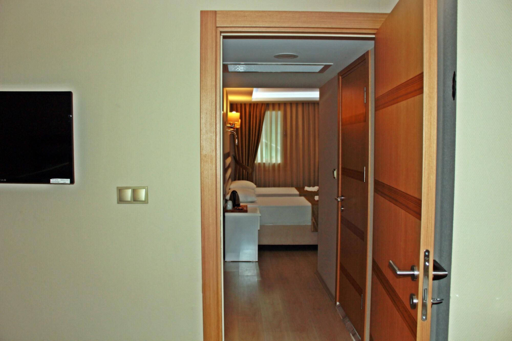 טראבזון Feza Otel מראה חיצוני תמונה